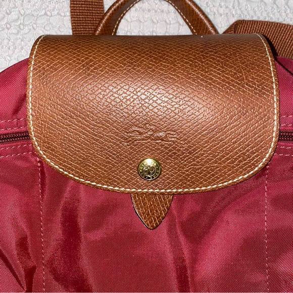 Le Pliage Longchamp back pack in maroon. Hardly user, in great condition. - Picture 2 of 7